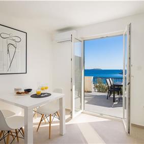 6 Bedroom Waterfront Villa with Pool in Uvala Ljubljeva near Trogir, Sleeps 12-13